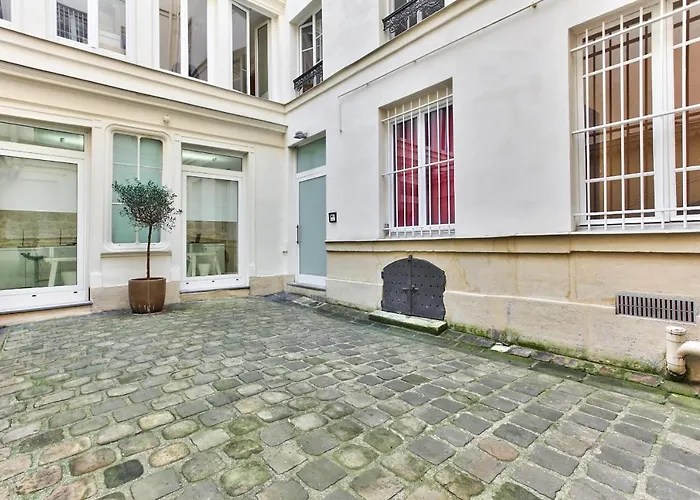 43- Parisien Flat Boulevards