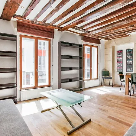 43- Parisien Flat Boulevards